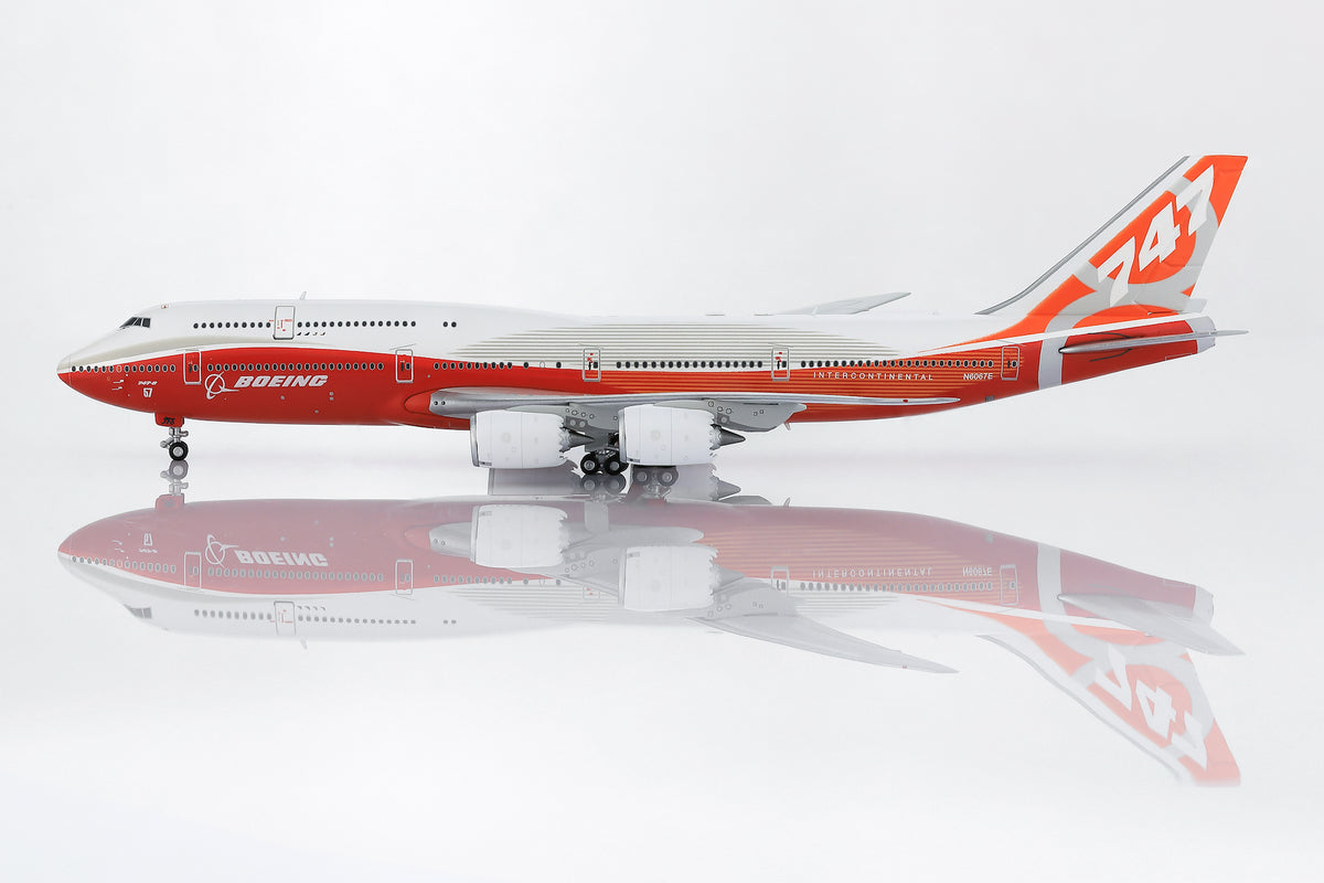 1/400 Boeing Company B747-8 Red "House livery" B631002 - image 2