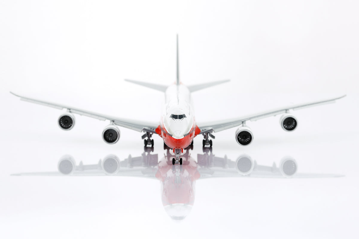 1/400 Boeing Company B747-8 Red "House livery" B631002F Flaps Down - image 3