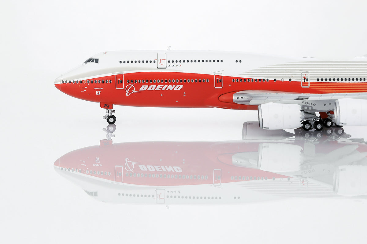 1/400 Boeing Company B747-8 Red "House livery" B631002F Flaps Down - image 4