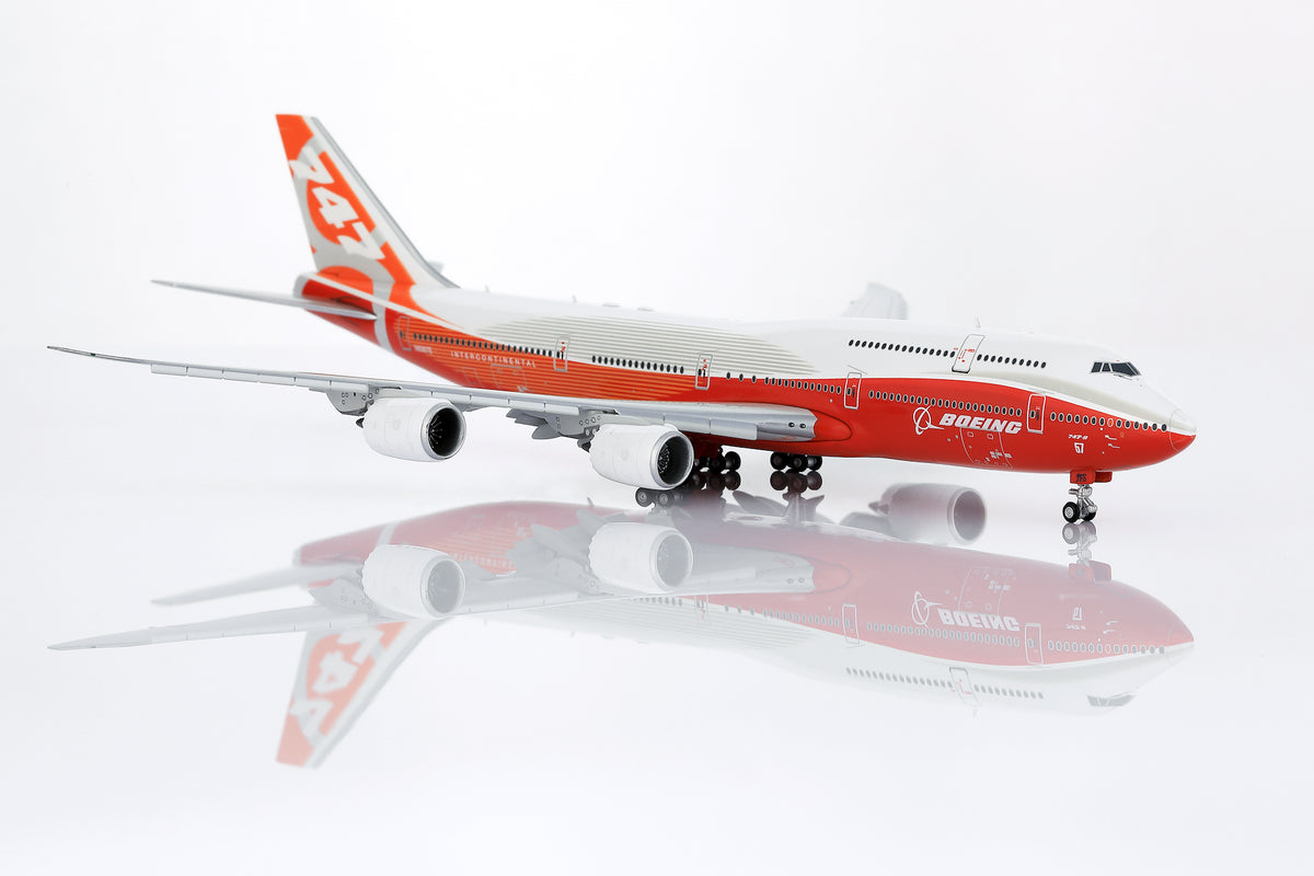 1/400 Boeing Company B747-8 Red "House livery" B631002F Flaps Down - image 7