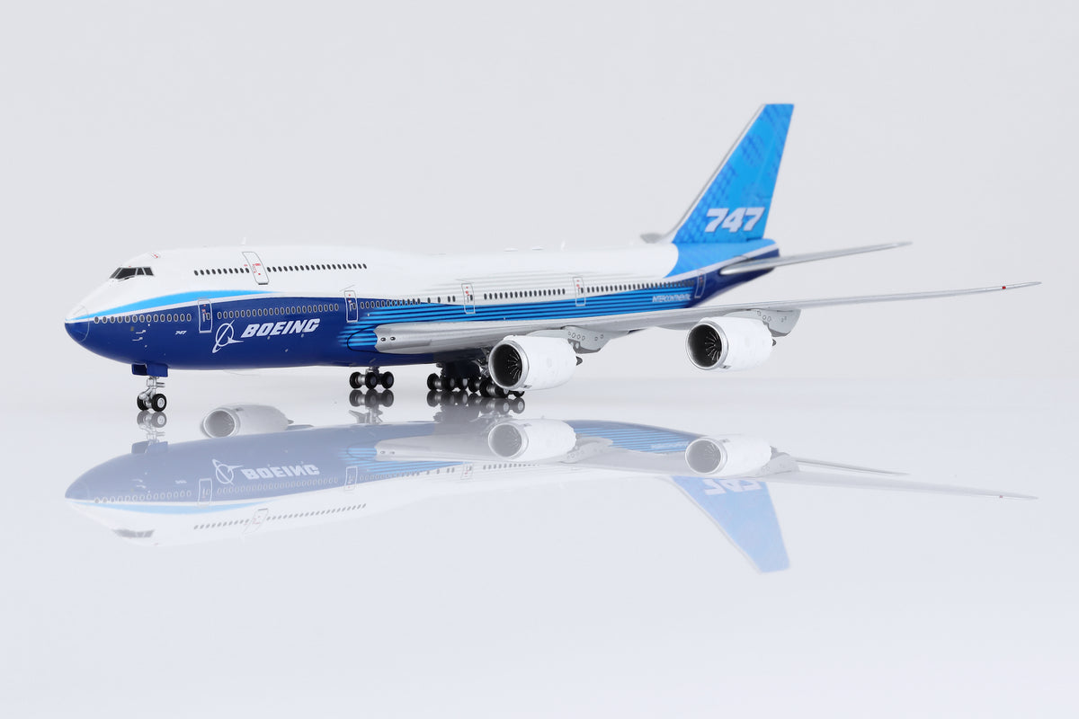 1/400 Boeing Company B747-8 Blue "House livery" B631003 - image 7