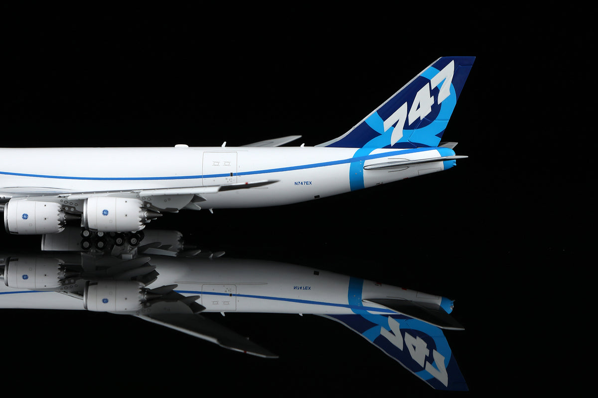 1/400 Boeing Company B747-8F B631004F Flaps Down - image 4