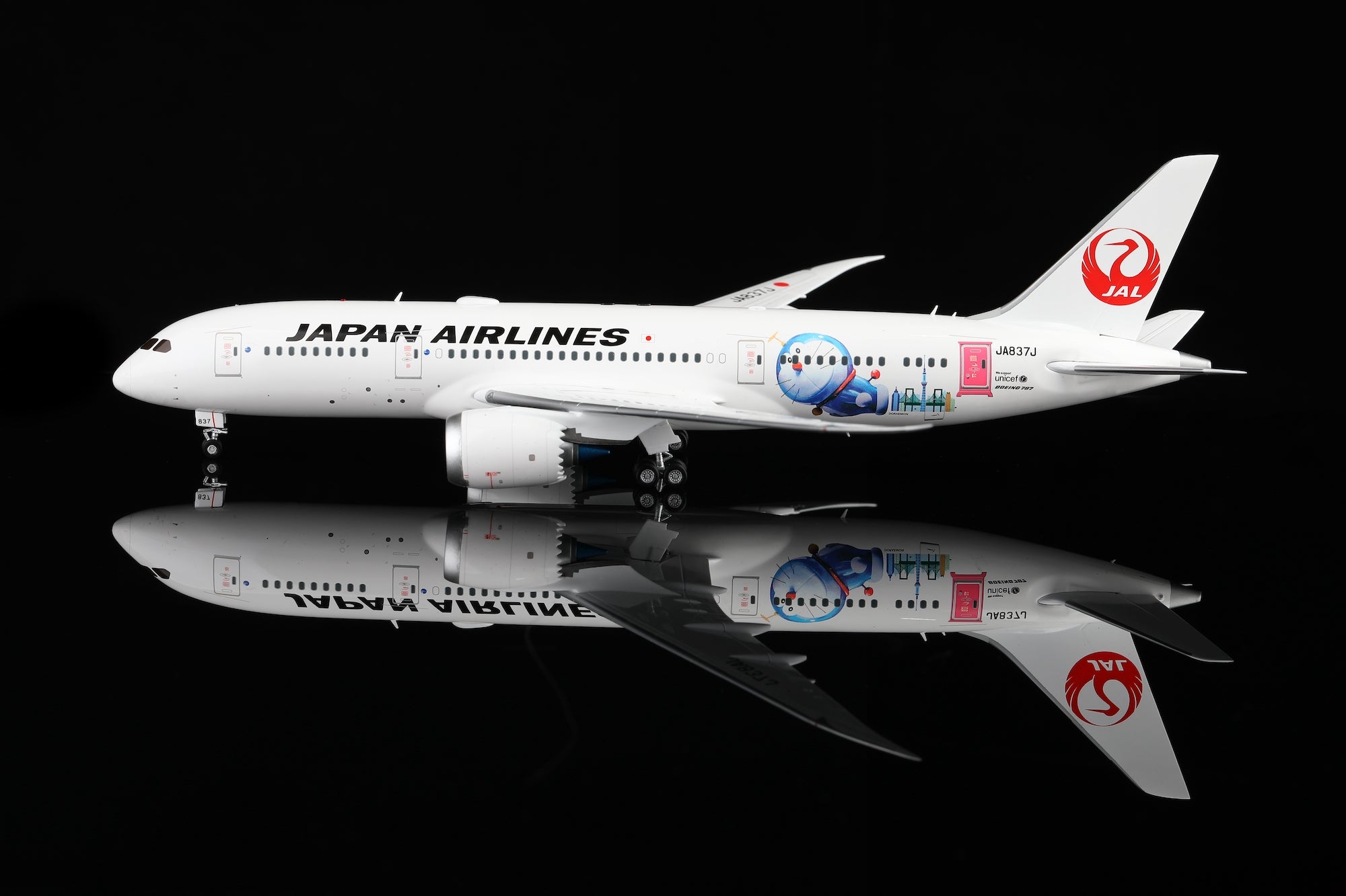 Japan Airlines B787-8 JA837J "Doraemon" diecast aircraft model