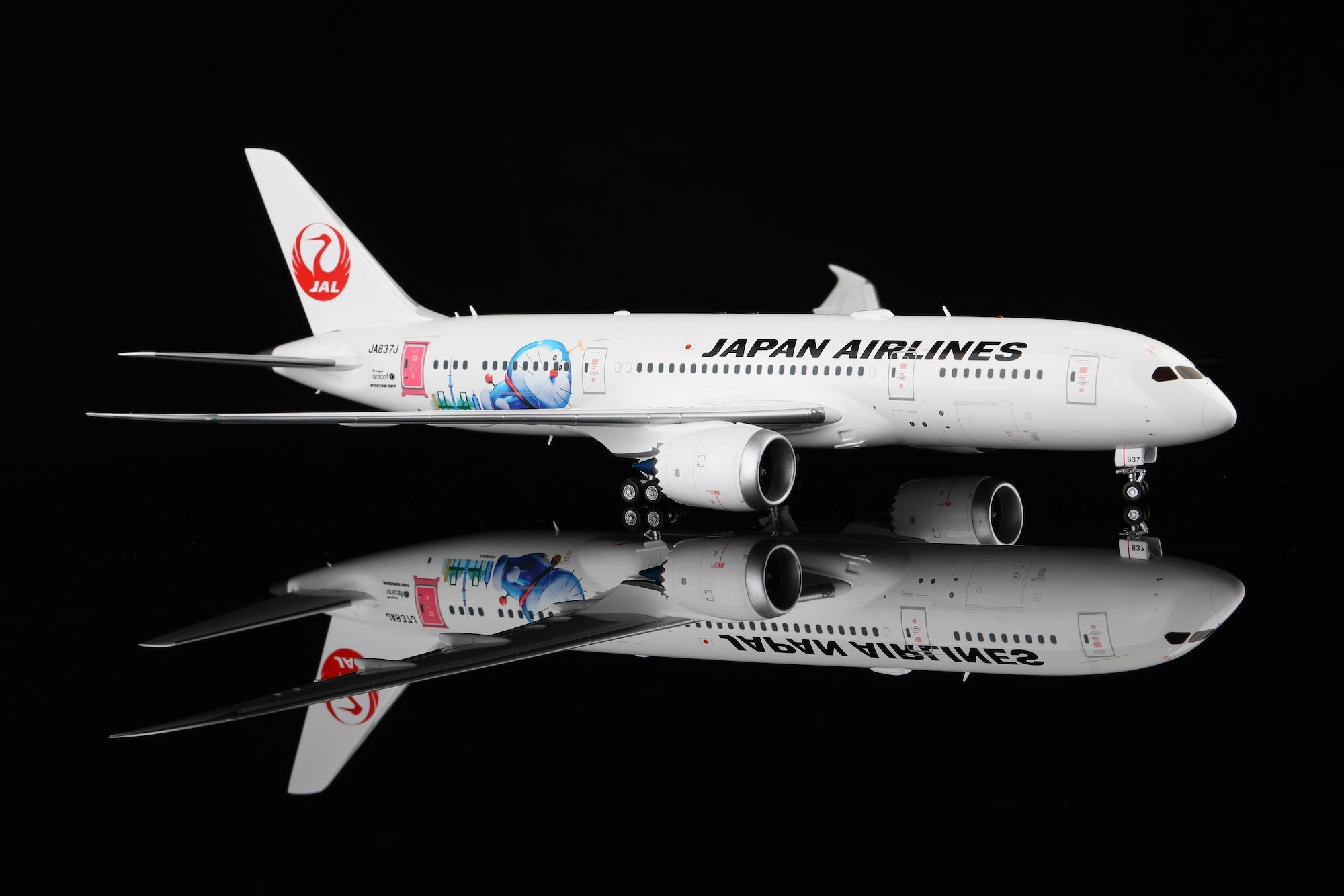 Japan Airlines B787-8 JA837J "Doraemon" diecast aircraft model