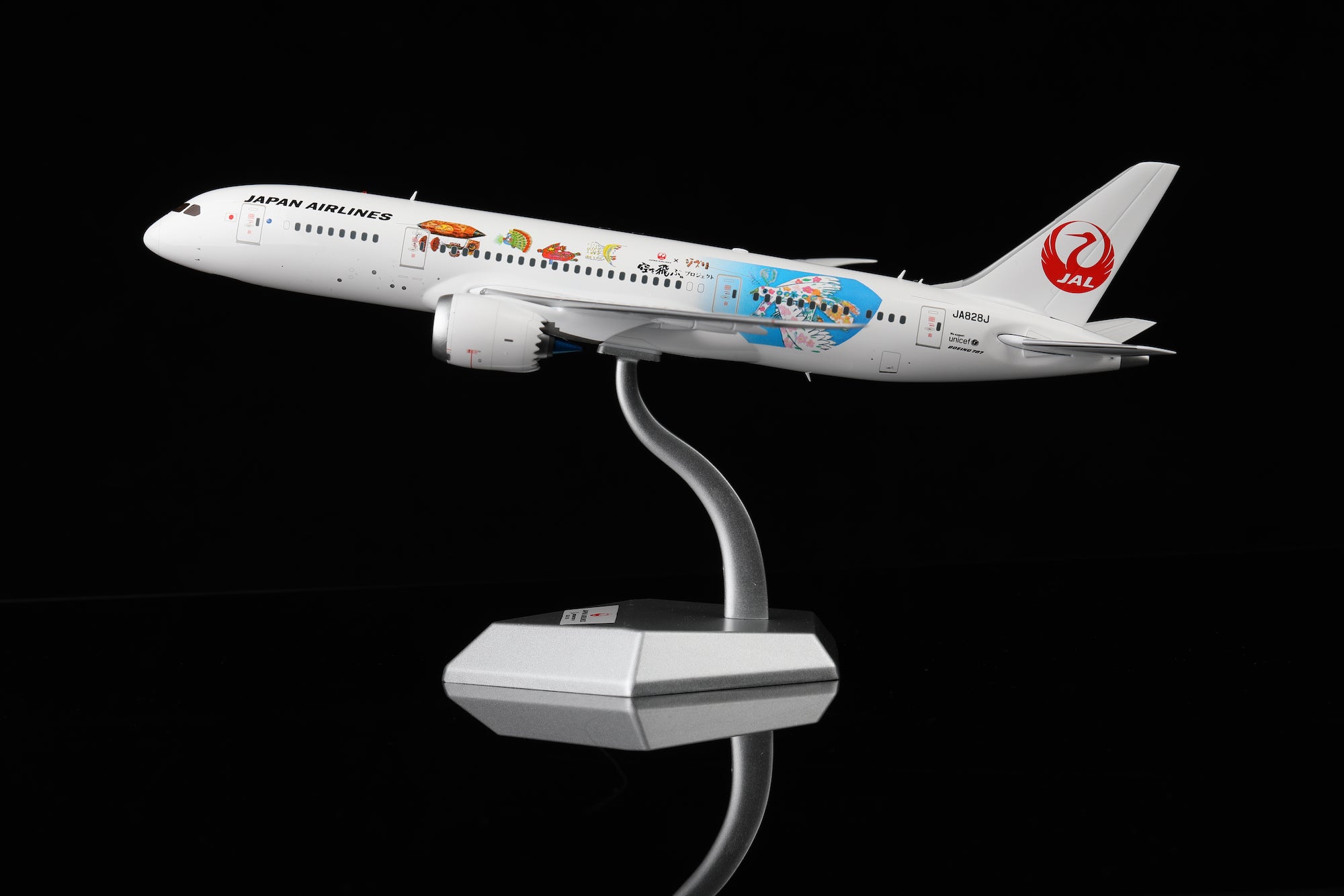 Japan Airlines B787-8 JA828J "Studio Ghibli" diecast aircraft model