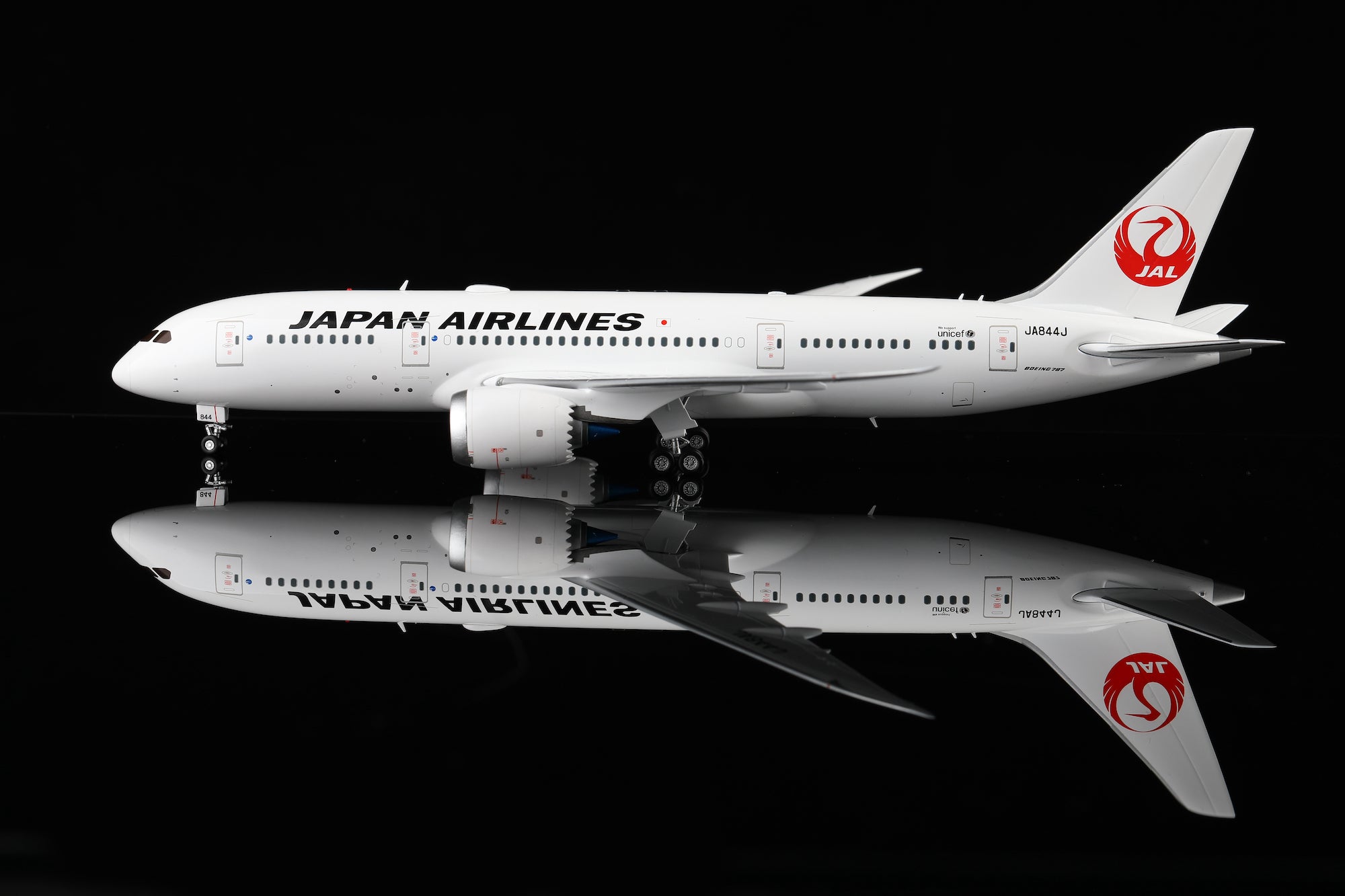 Japan Airlines B787-8 JA844J diecast aircraft model