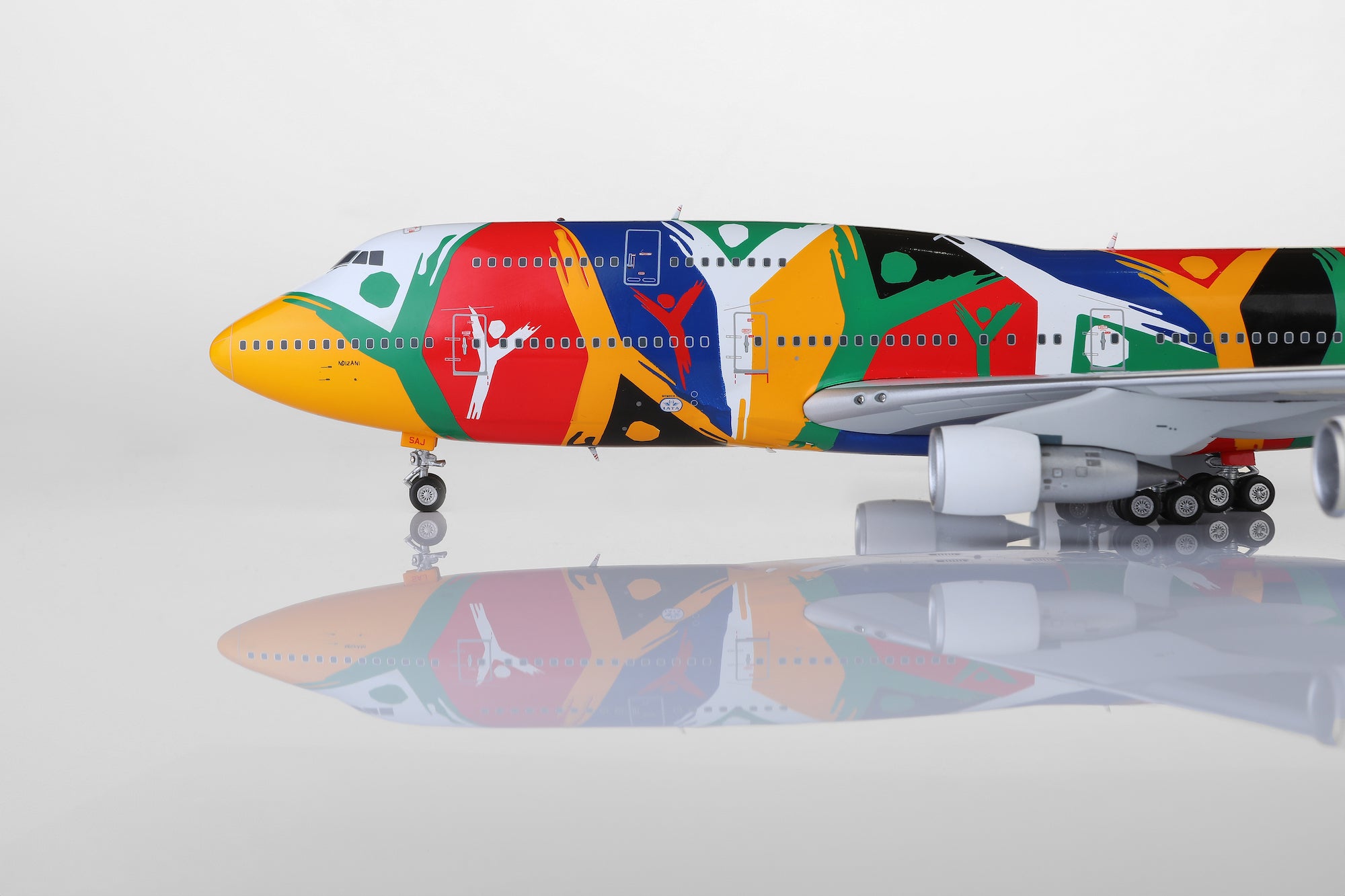 South African Airways B747-300 ZS-SAJ "Ndizani" diecast aircraft model