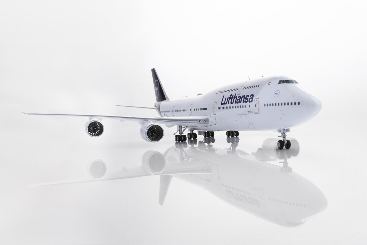 Lufthansa B747-8 D-ABYA diecast aircraft model