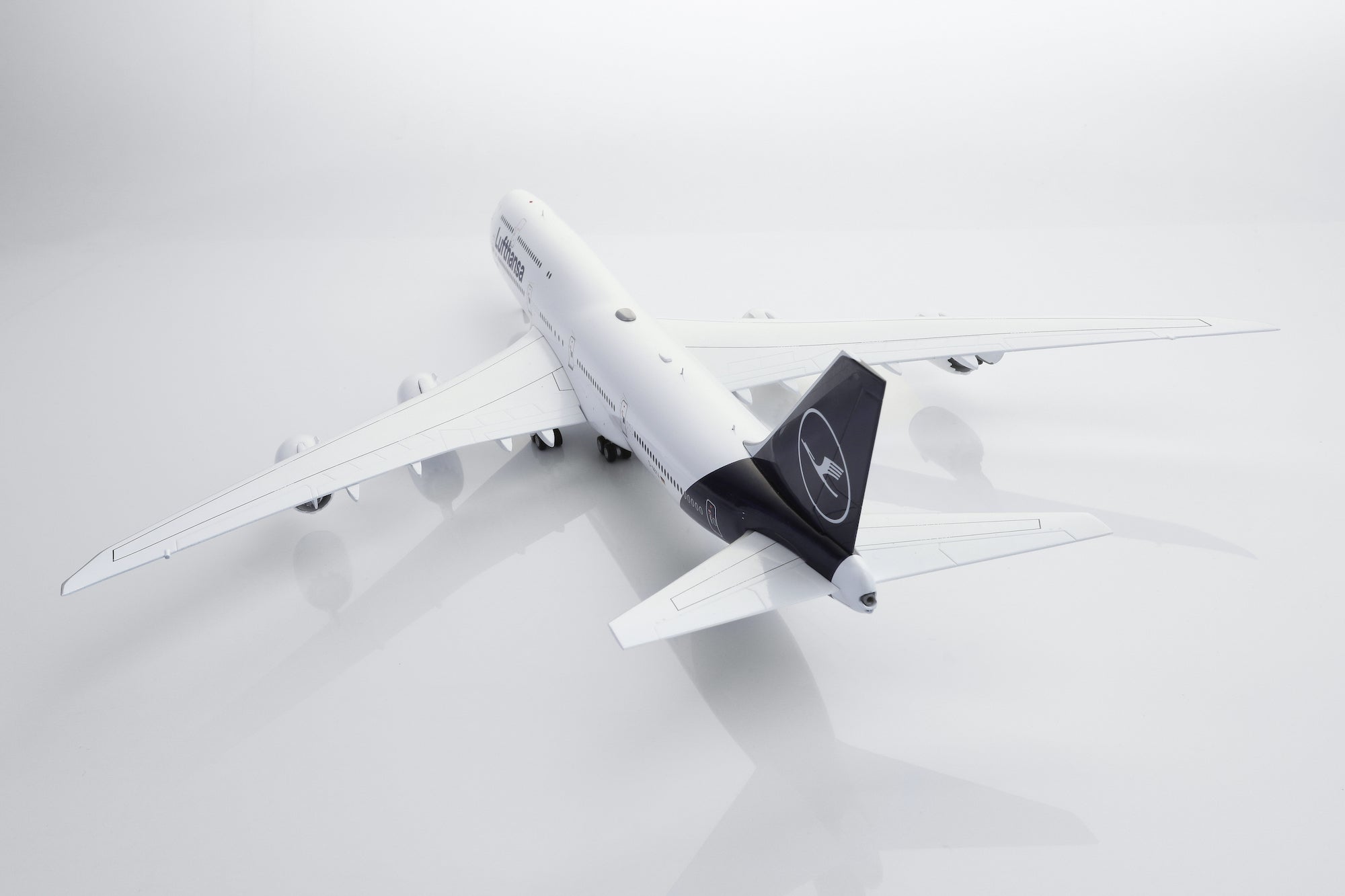 Lufthansa B747-8 D-ABYA diecast aircraft model