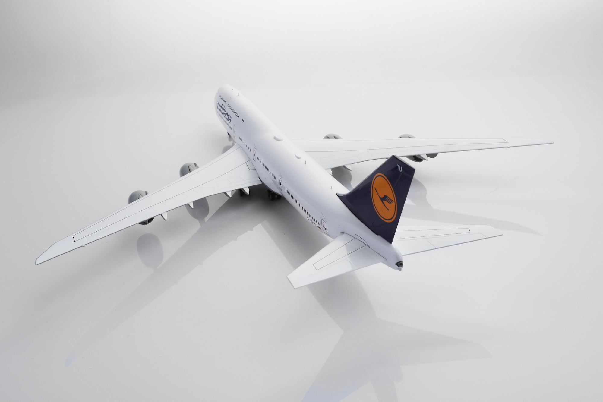 Lufthansa B747-8 D-ABYU diecast aircraft model