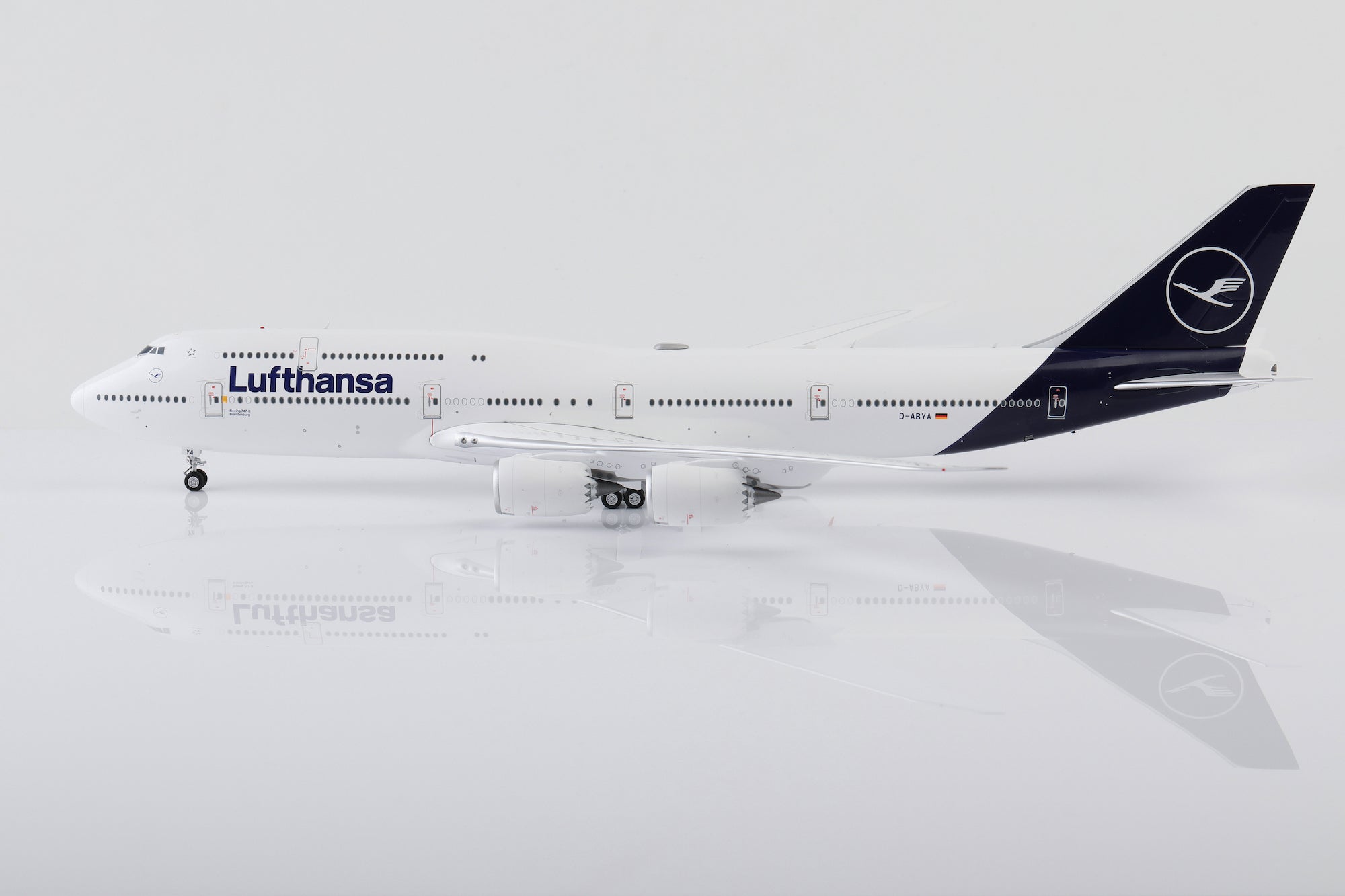 Lufthansa B747-8 D-ABYA diecast aircraft model