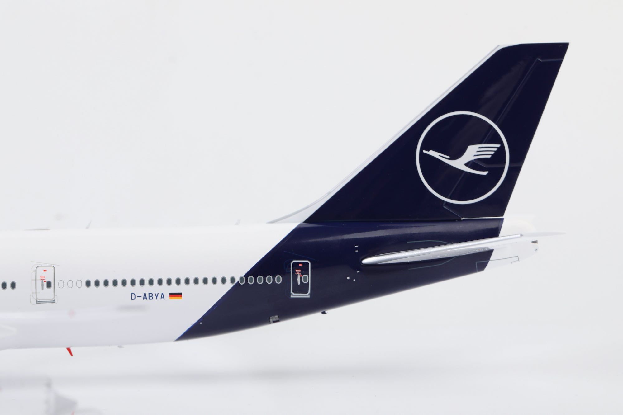 Lufthansa B747-8 D-ABYA diecast aircraft model