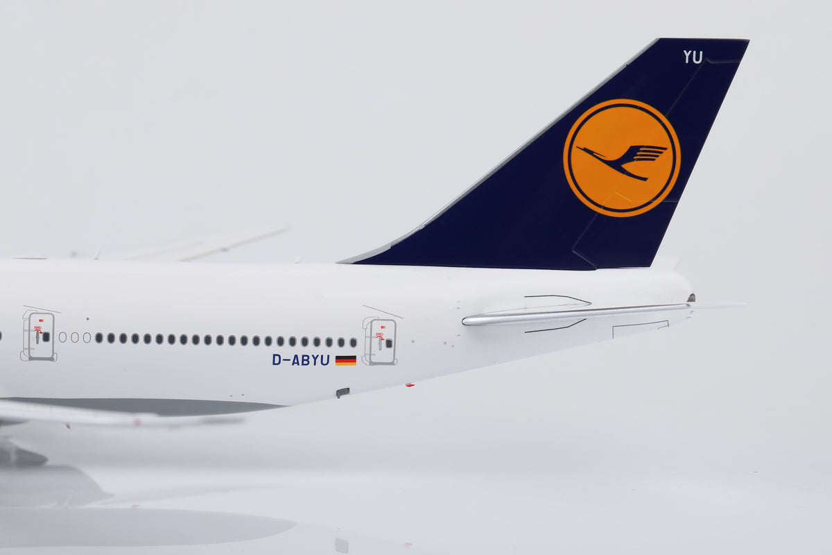 Lufthansa B747-8 D-ABYU diecast aircraft model