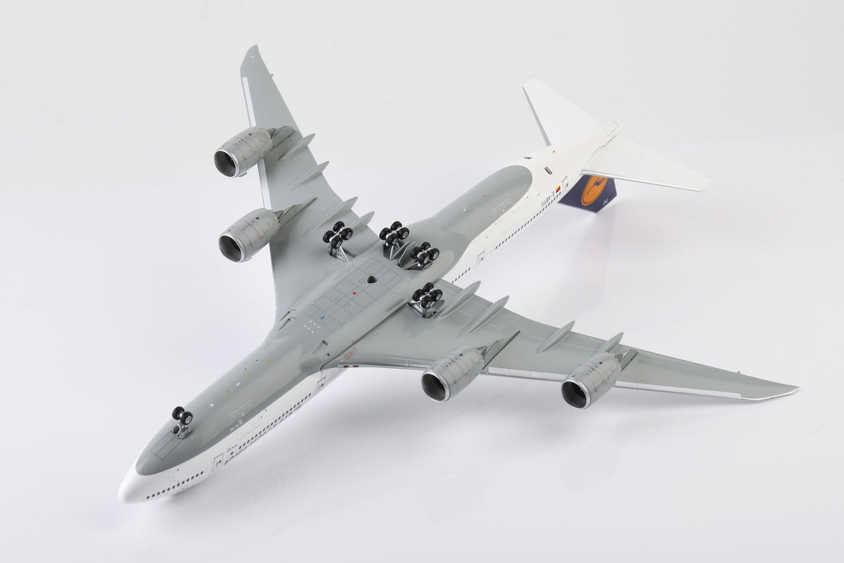 Lufthansa B747-8 D-ABYU diecast aircraft model