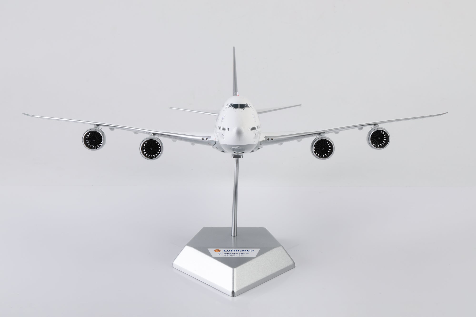 Lufthansa B747-8 D-ABYU diecast aircraft model