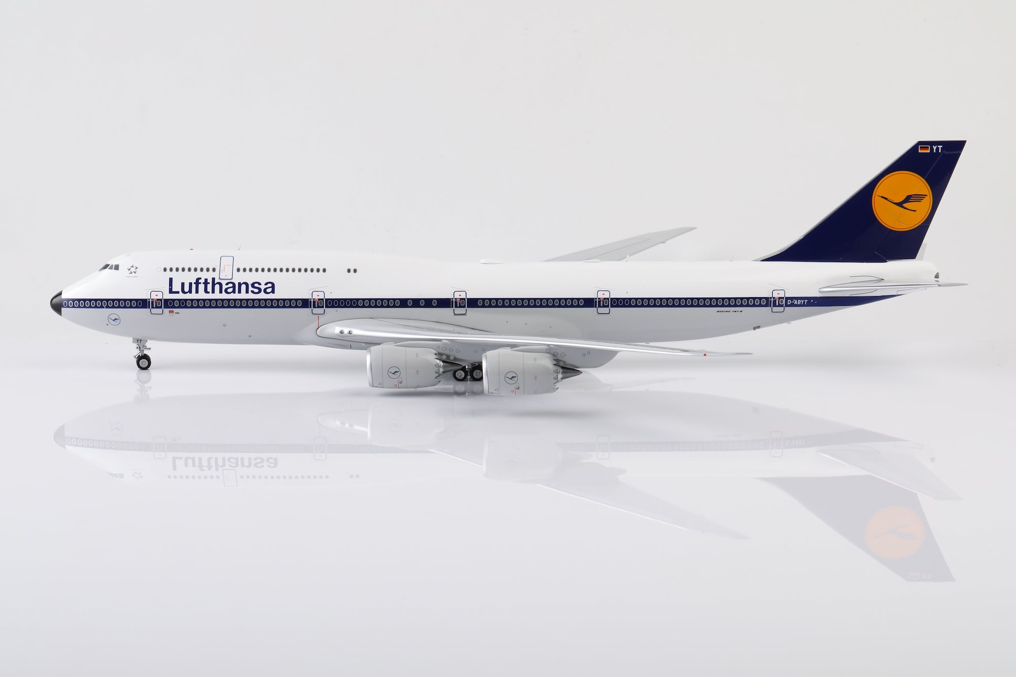 Lufthansa B747-8 D-ABYT diecast aircraft model