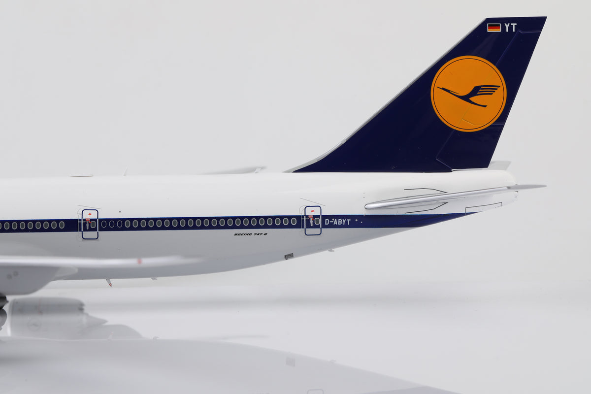 Lufthansa B747-8 D-ABYT diecast aircraft model