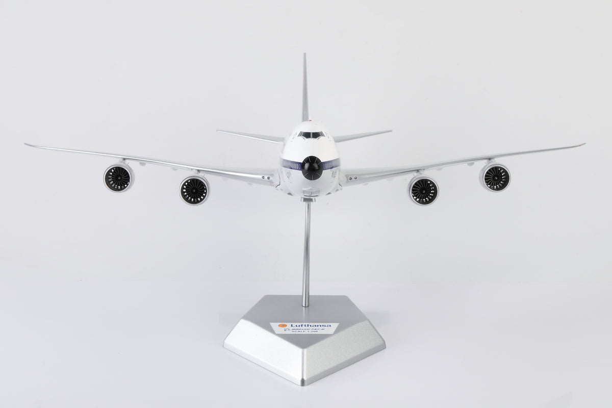 Lufthansa B747-8 D-ABYT diecast aircraft model