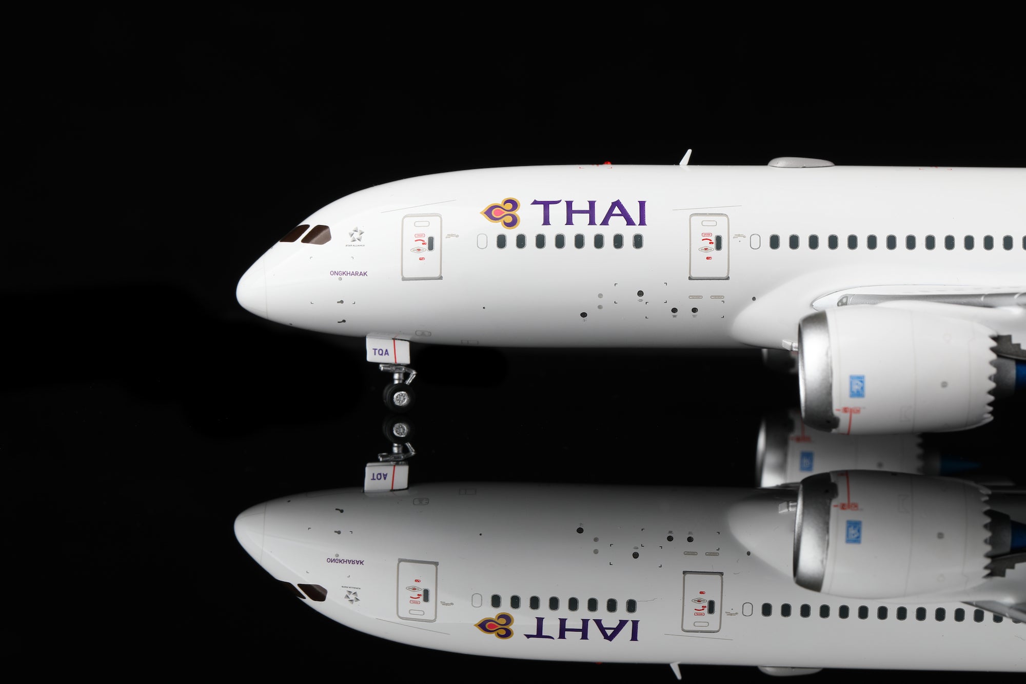 Thai Airways B787-8 HS-TQA diecast aircraft model