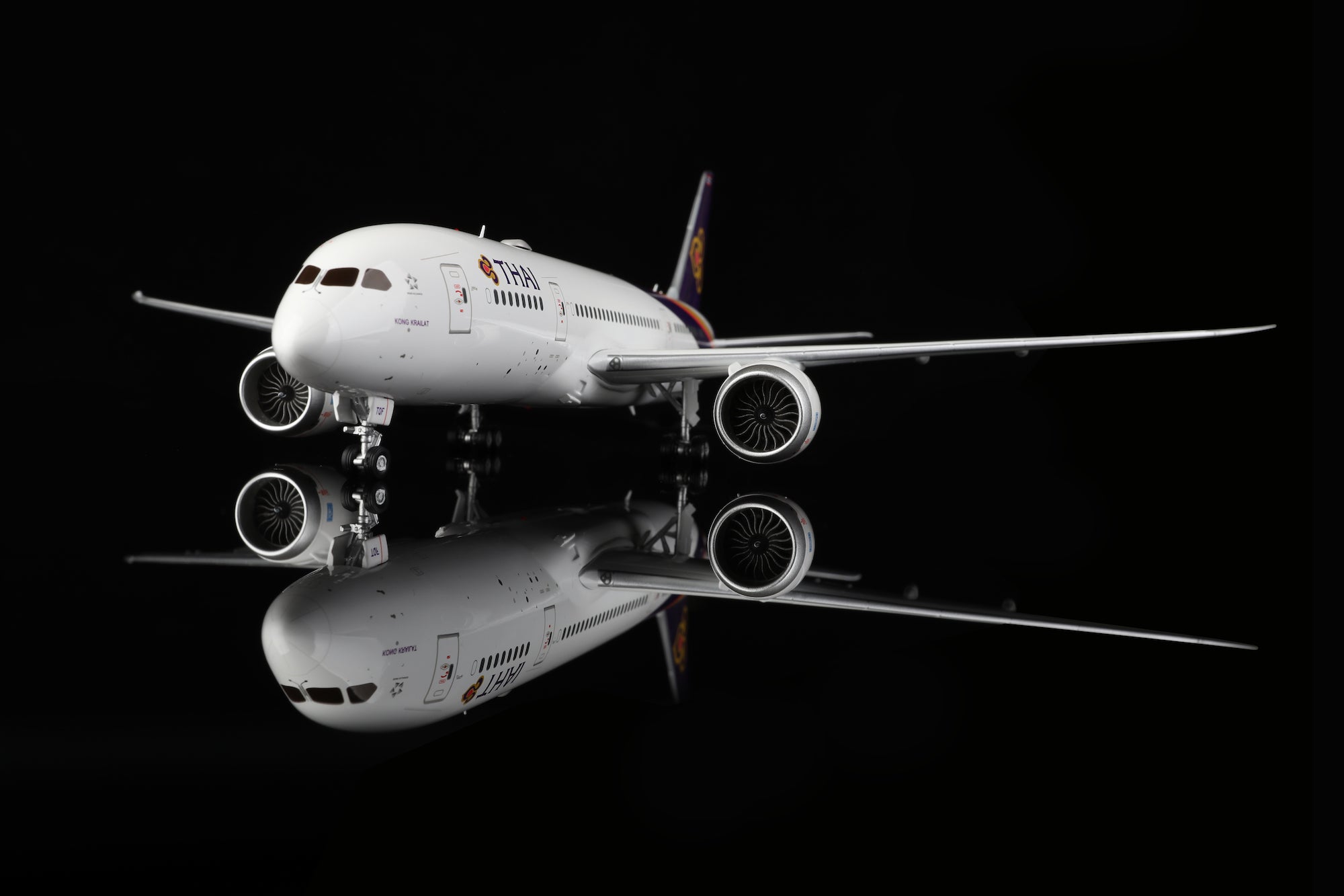 Thai Airways B787-8 HS-TQF diecast aircraft model