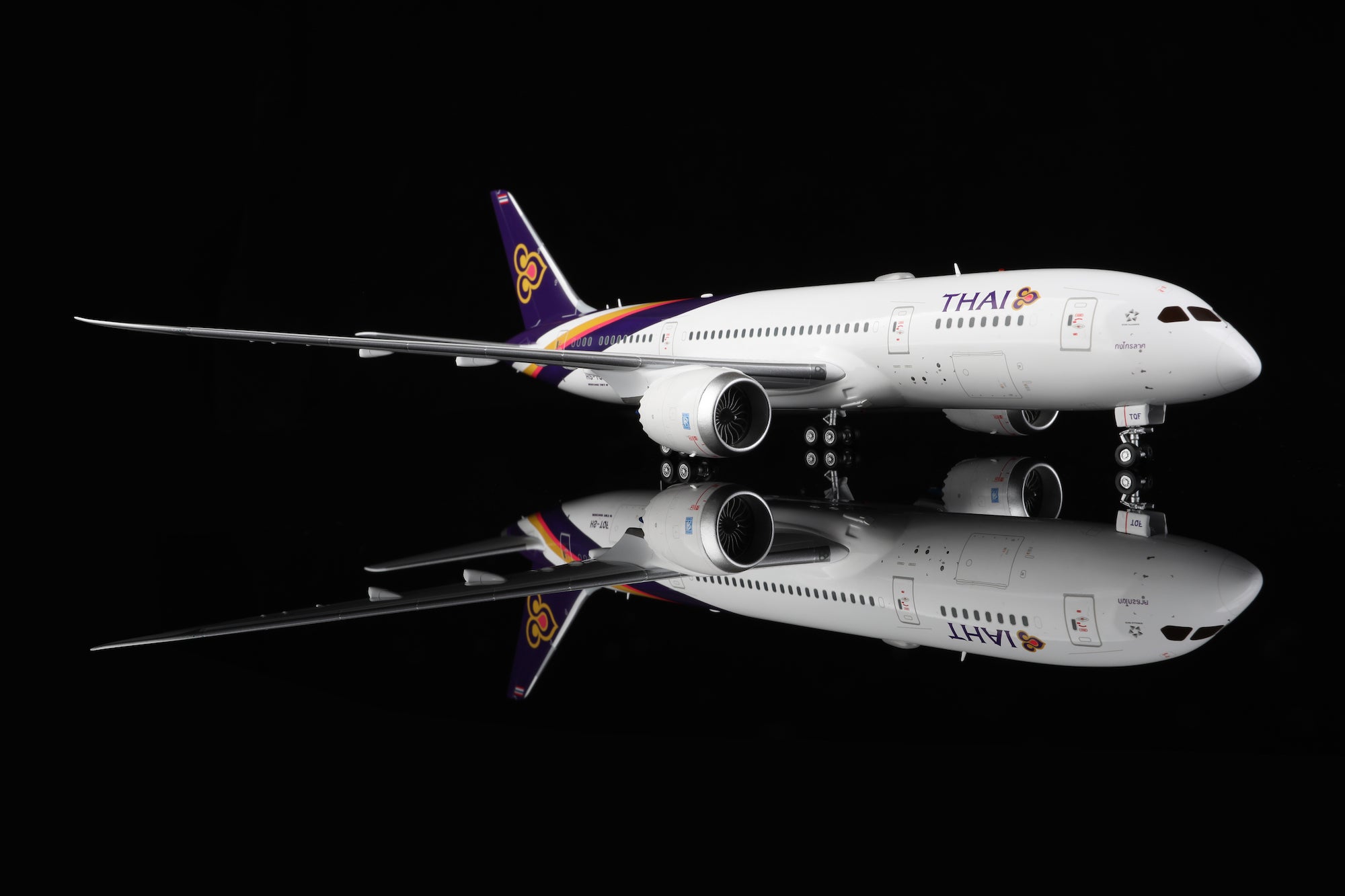 Thai Airways B787-8 HS-TQF diecast aircraft model