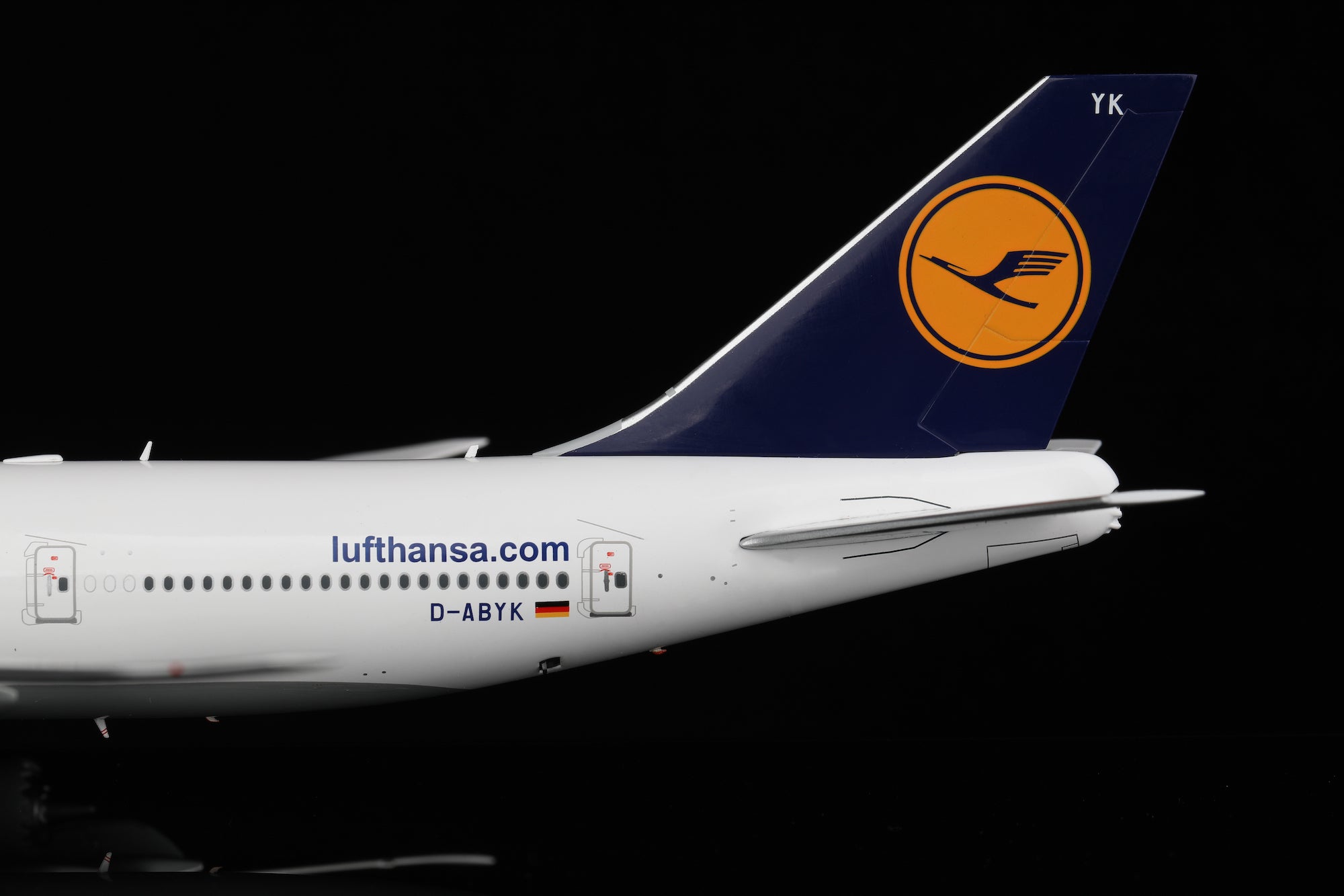Lufthansa B747-8 D-ABYK diecast aircraft model