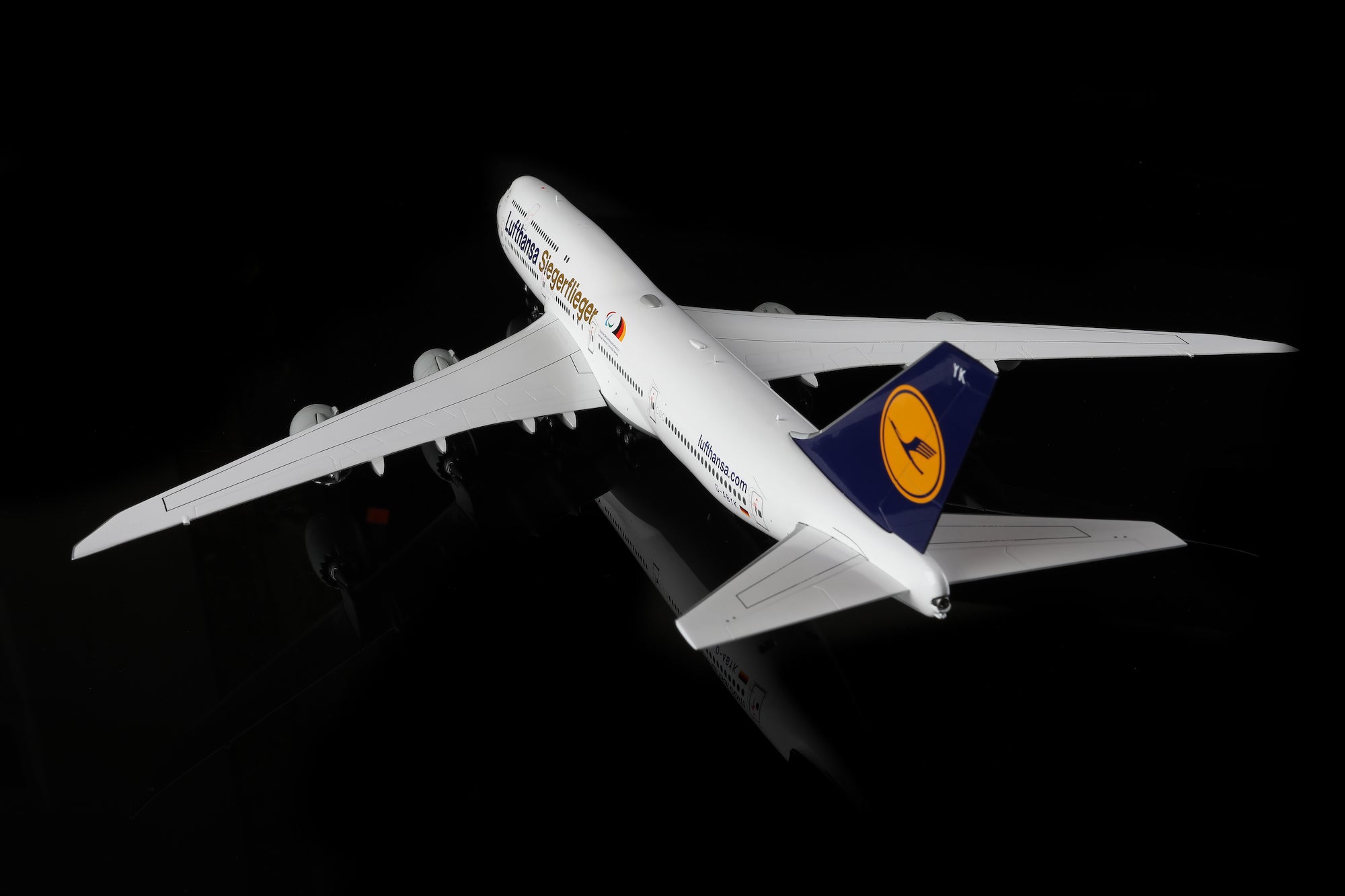 Lufthansa B747-8 D-ABYK diecast aircraft model