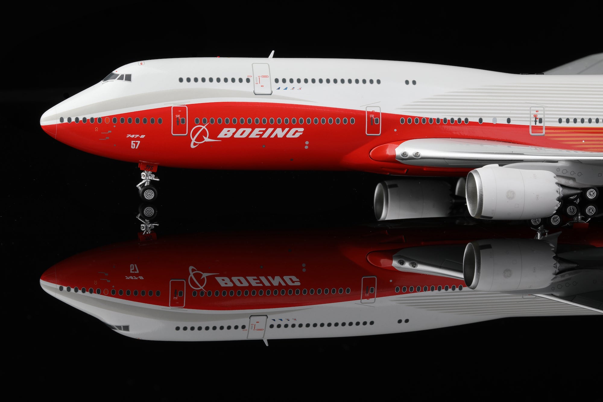 Boeing 747-8 Boeing House "Sunrise" colours N6067E diecast aircraft model