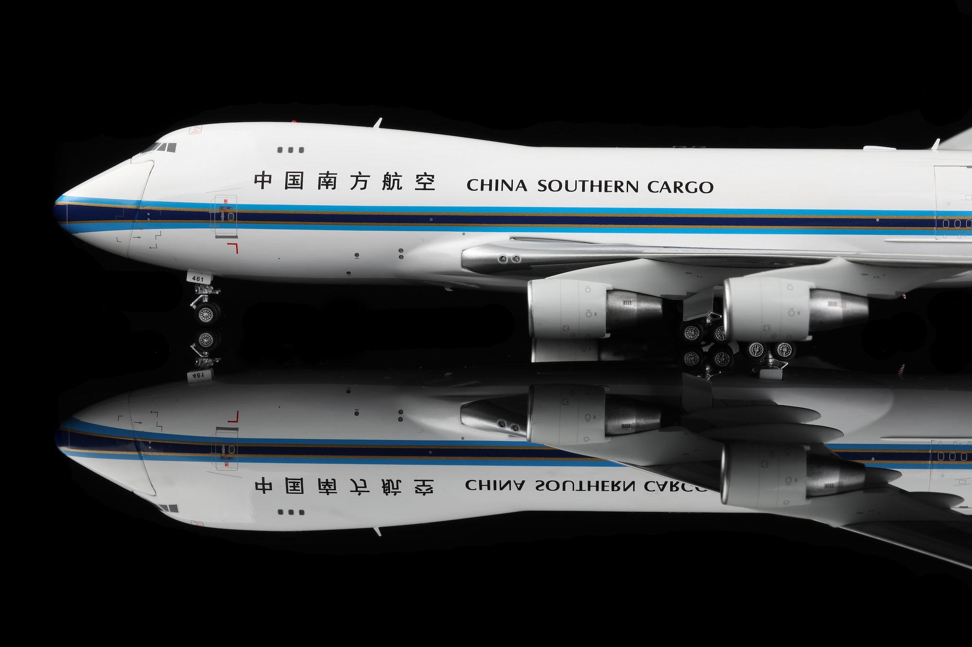 China Southern Airlines B747-400F B-2461 diecast aircraft model