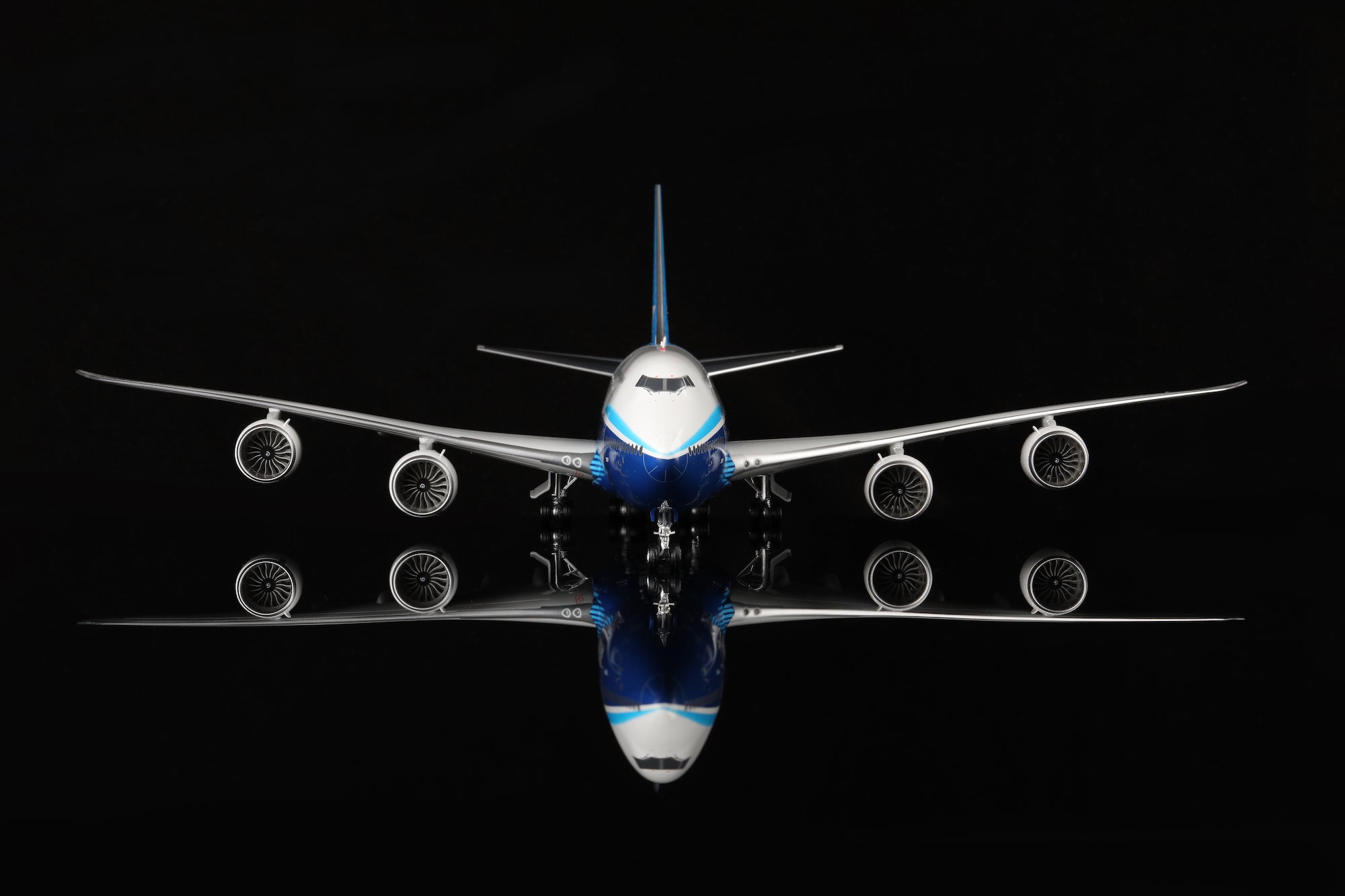 Boeing 747-8 "House Dreamliner" diecast aircraft model