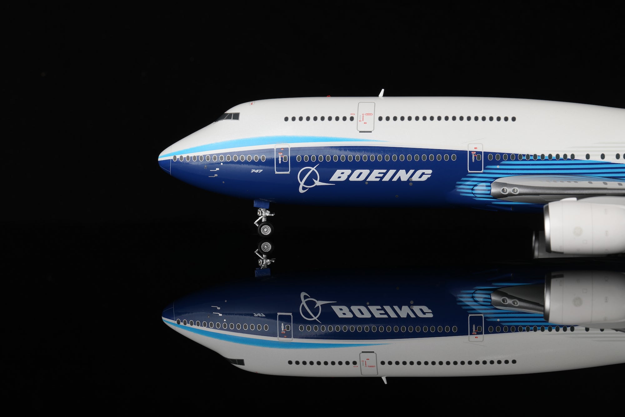 Boeing 747-8 "House Dreamliner" diecast aircraft model
