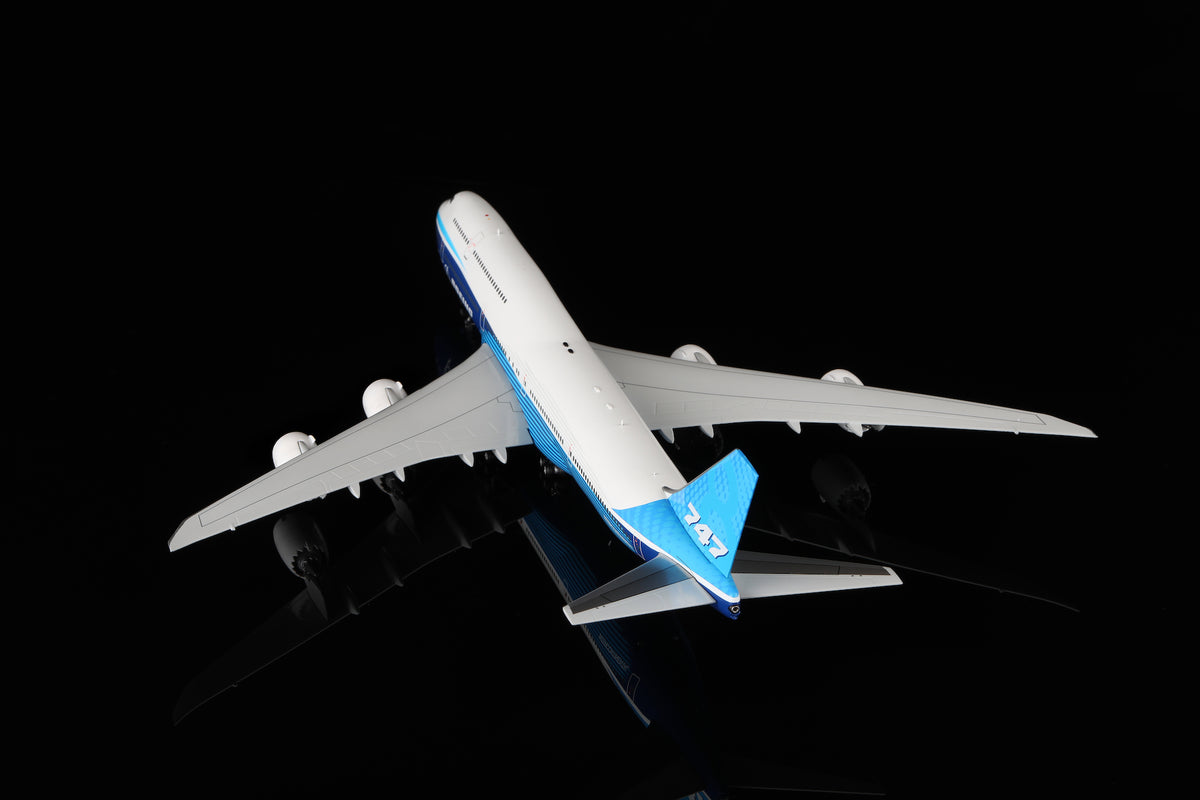 Boeing 747-8 "House Dreamliner" diecast aircraft model