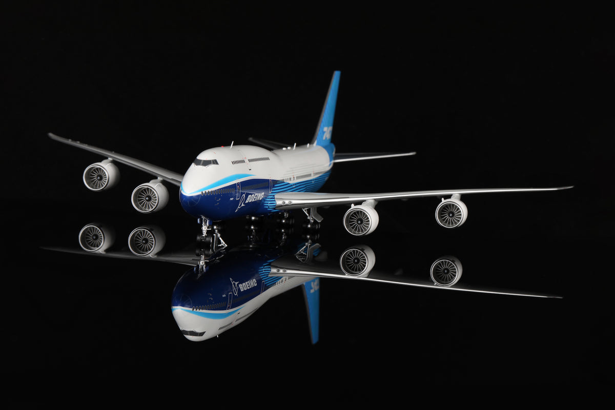 Boeing 747-8 "House Dreamliner" diecast aircraft model