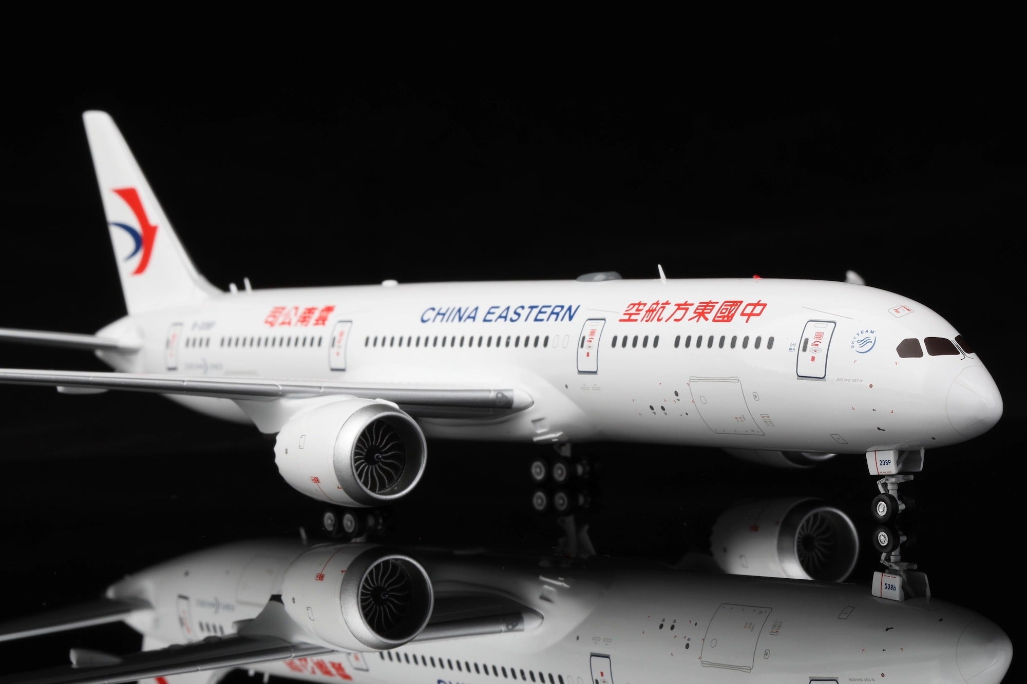 China Eastern Airlines B787-9 B-208P diecast aircraft model