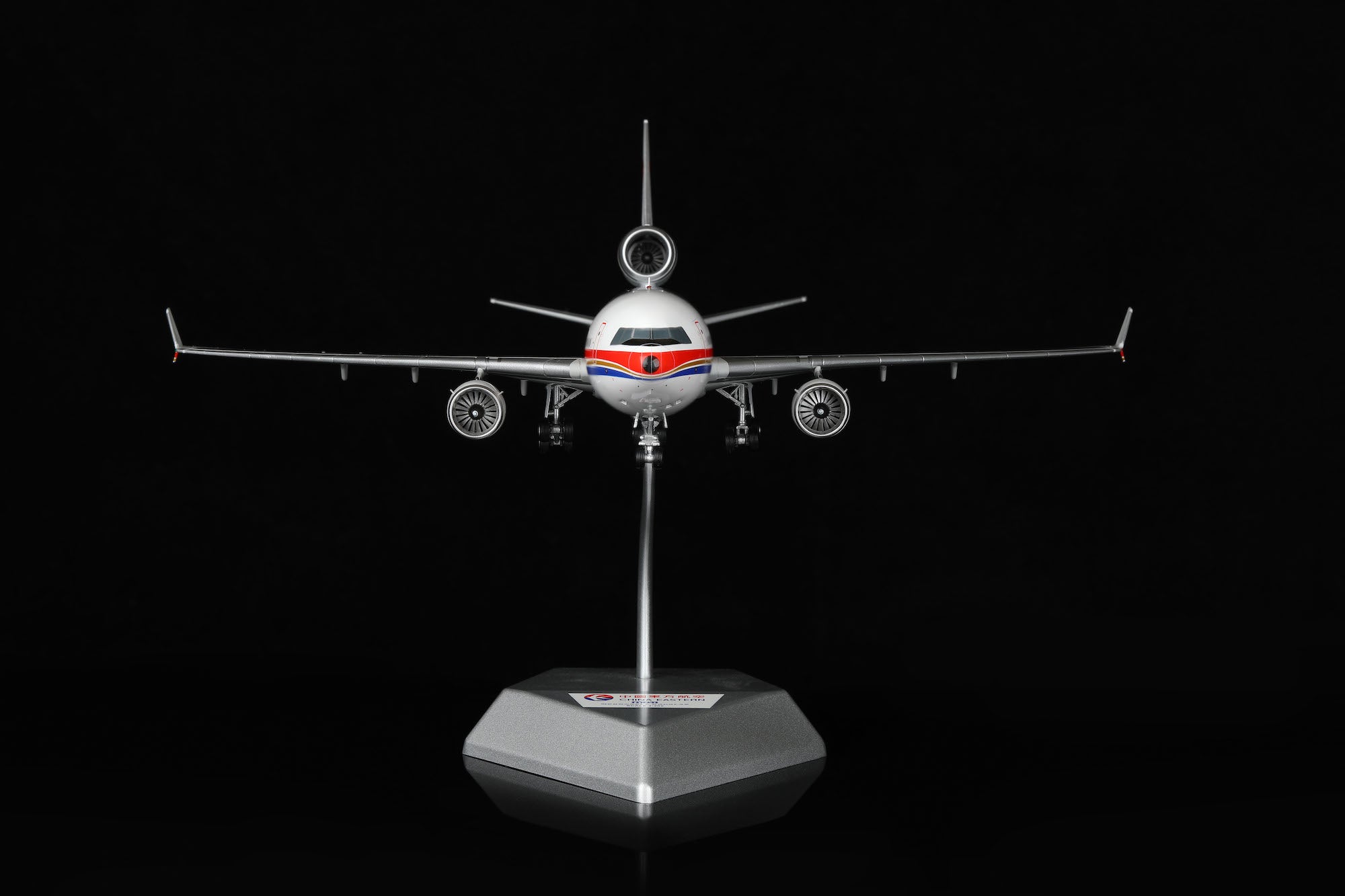 China Eastern Airlines MD-11 B-2173 diecast aircraft model