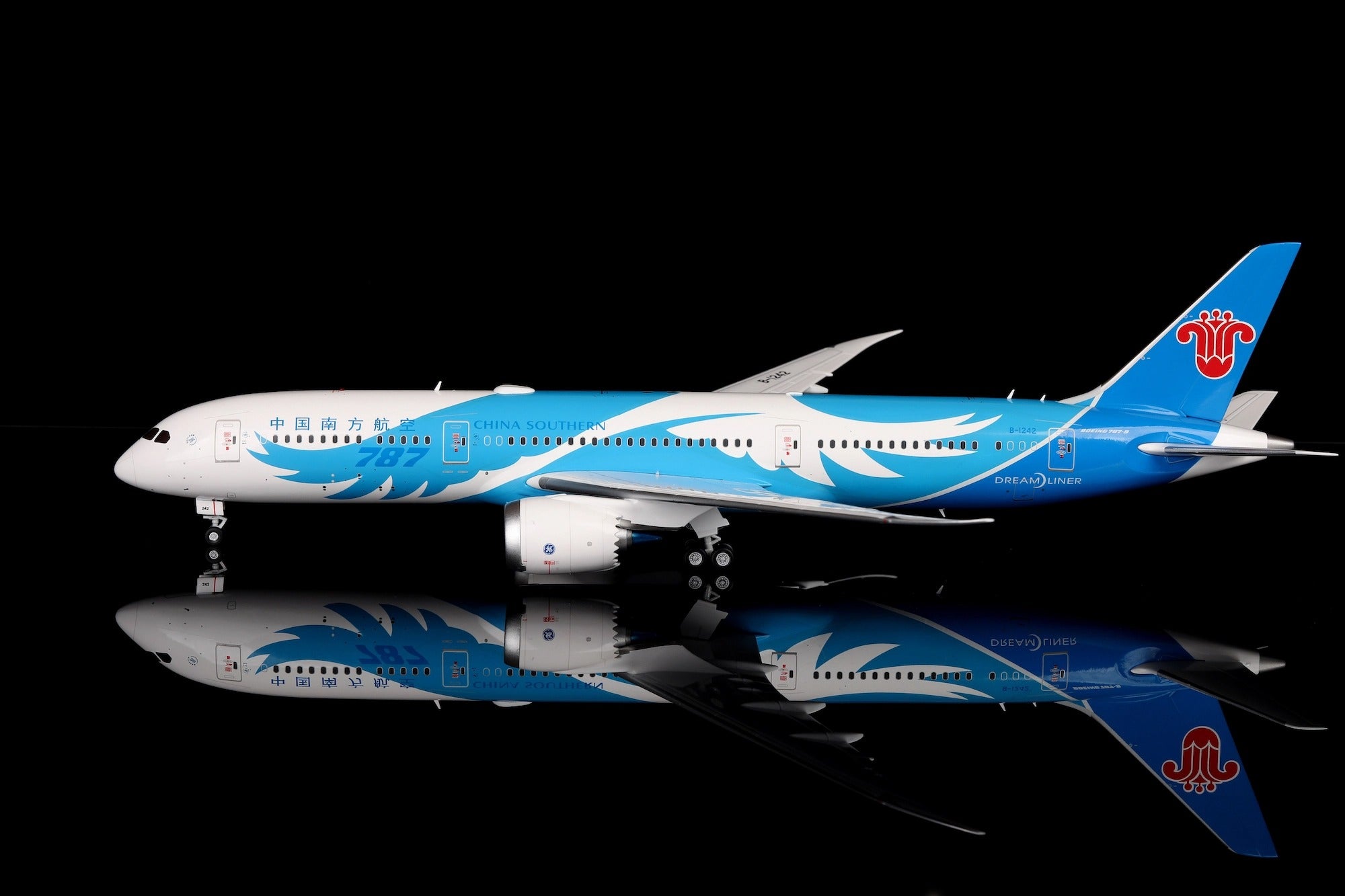 China Southern Airlines B787-9 B-1242 "Dreamliner" diecast aircraft model