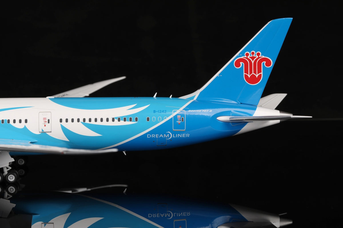 China Southern Airlines B787-9 B-1242 "Dreamliner" diecast aircraft model
