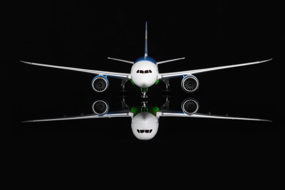 Uzbekistan Airways B787-8 UK78701 diecast aircraft model