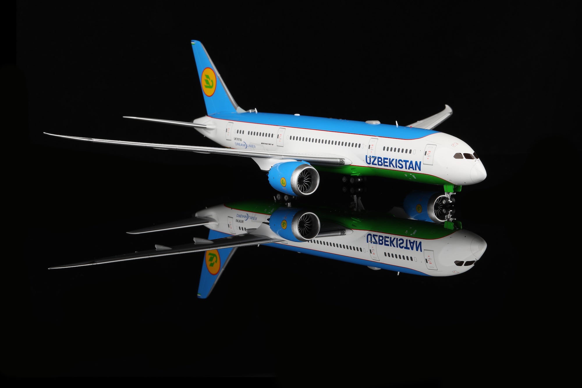Uzbekistan Airways B787-8 UK78706 diecast aircraft model
