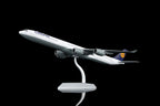 1/200 Lufthansa A340-600 D-AIHZ L2283 / L2283FD - image 4