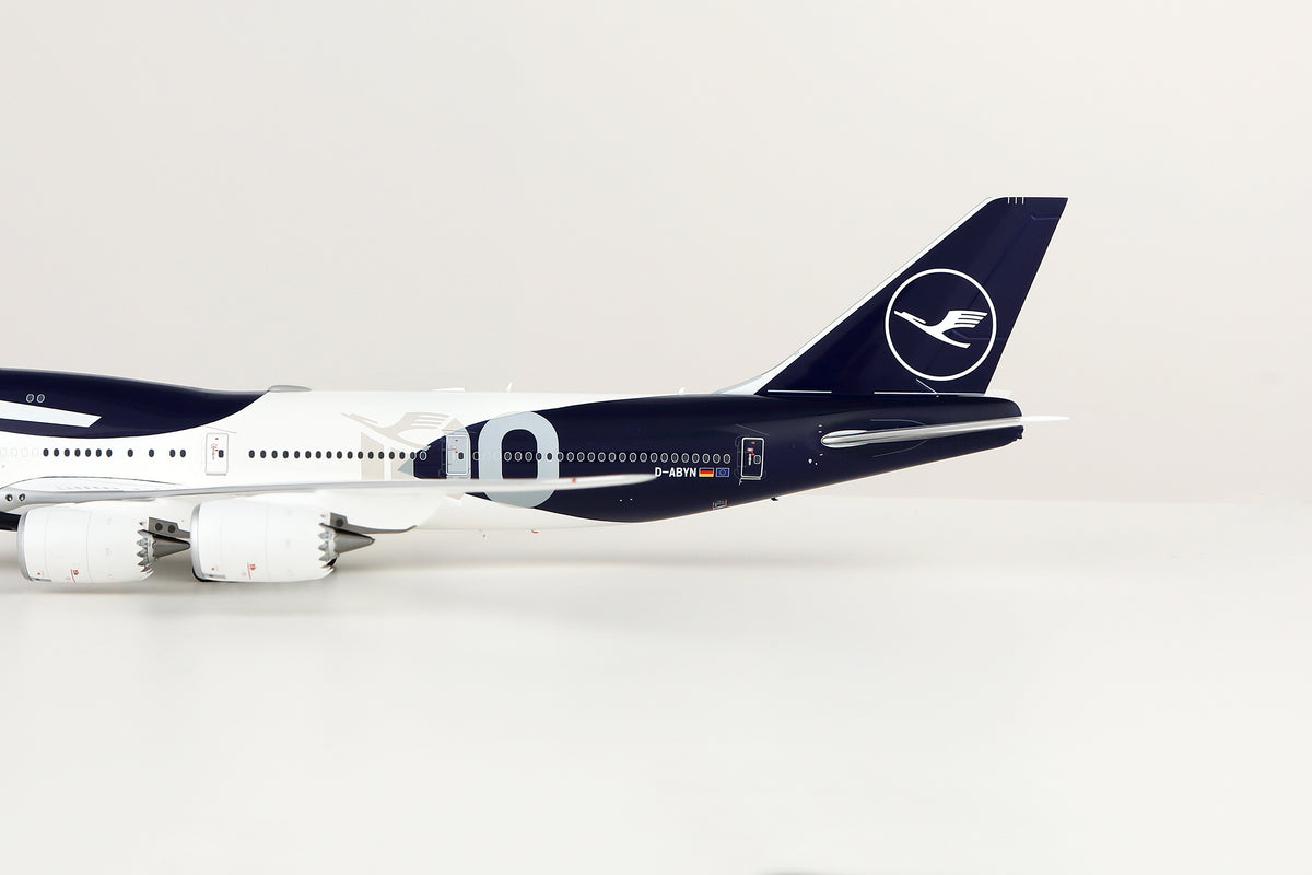 1/200 Lufthansa B747-8 D-ABYN L2355 / L2355FD - image 9