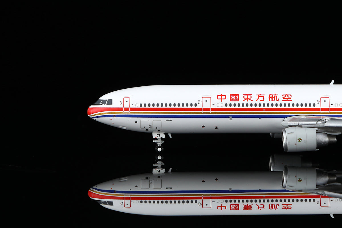 1/400 China Eastern Airlines McDonnell Douglas MD-11F B-2171 M101101F Flaps Down - image 5