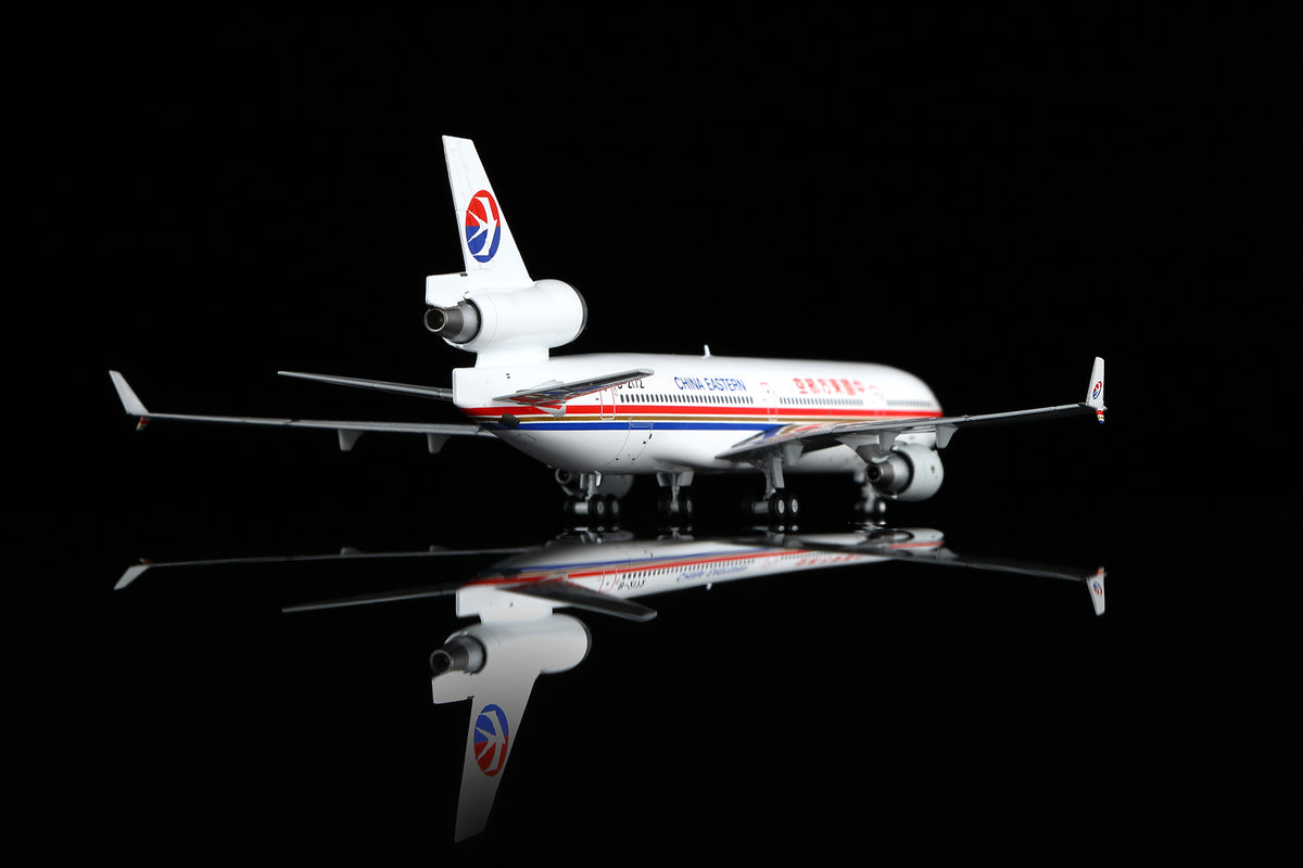 1/400 China Eastern Airlines McDonnell Douglas MD-11 B-2172 M101102 - image 10