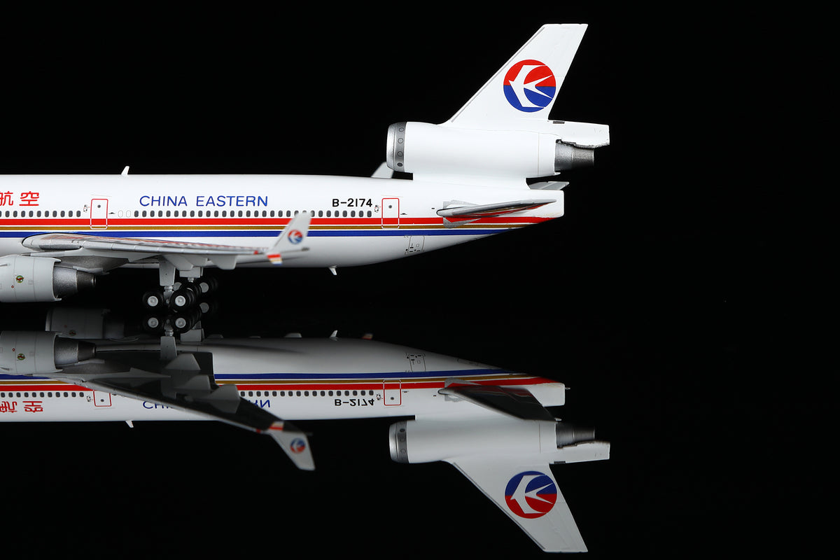 1/400 China Eastern Airlines McDonnell Douglas MD-11 B-2174 M101104 - image 4