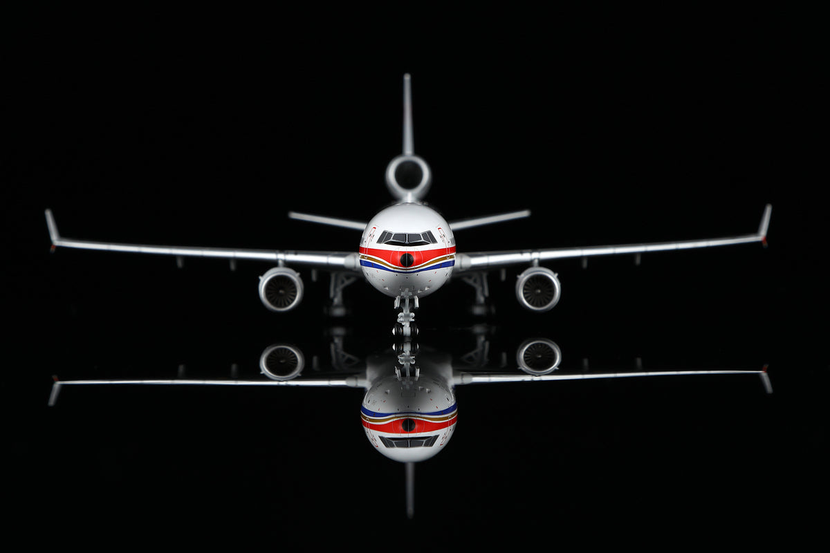 1/400 China Eastern Airlines McDonnell Douglas MD-11 B-2174 M101104 - image 7