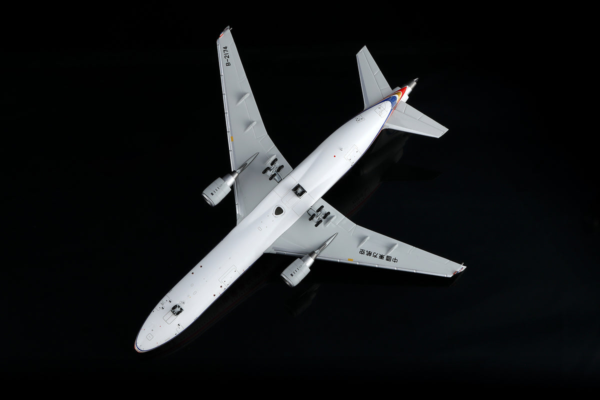 1/400 China Eastern Airlines McDonnell Douglas MD-11 B-2174 M101104 - image 11