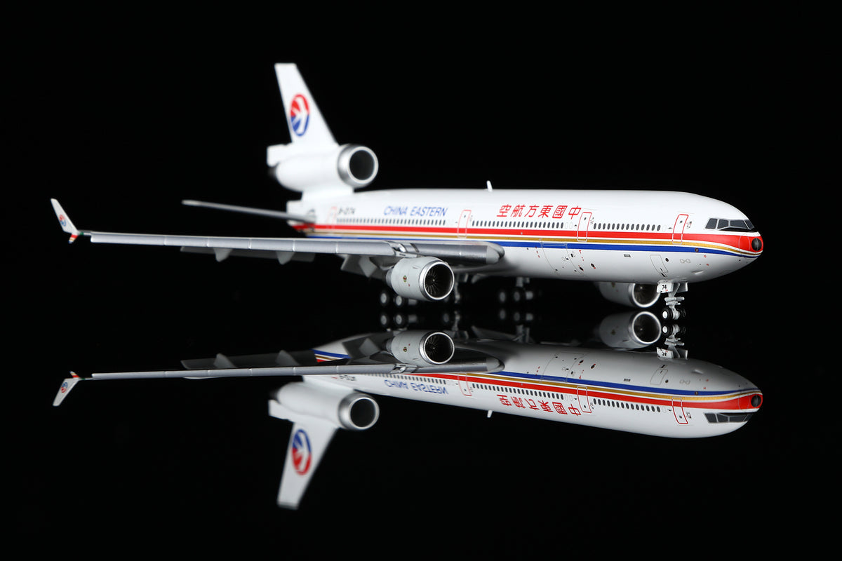 1/400 China Eastern Airlines McDonnell Douglas MD-11F B-2174 M101104F Flaps Down - image 3