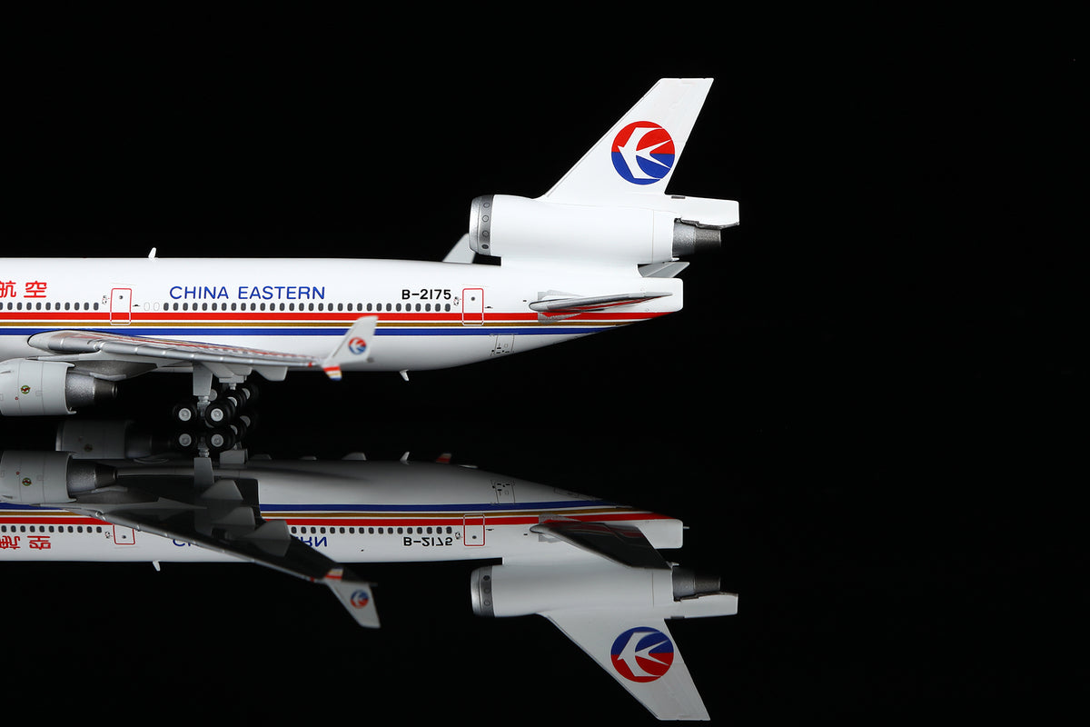 1/400 China Eastern Airlines McDonnell Douglas MD-11 B-2175 M101105 - image 4