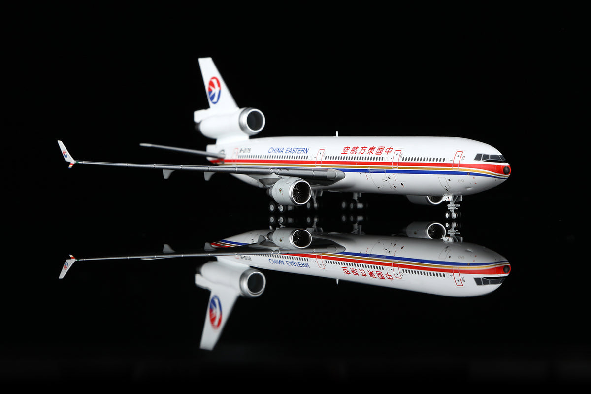 1/400 China Eastern Airlines McDonnell Douglas MD-11 B-2175 M101105 - image 6