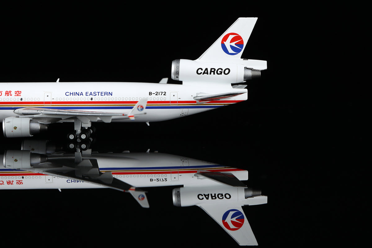 1/400 China Eastern Airlines McDonnell Douglas MD-11F B-2172 M111102C Interactive Series - image 4